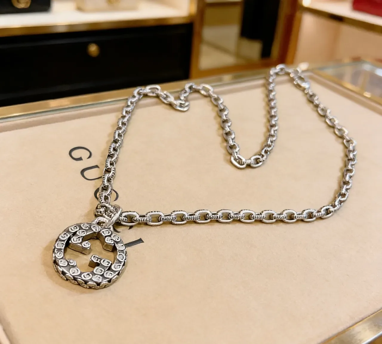 Gucci GG Marmont فضي بيجي قلادة double G متشابكة سلسلة لينك نصية 3