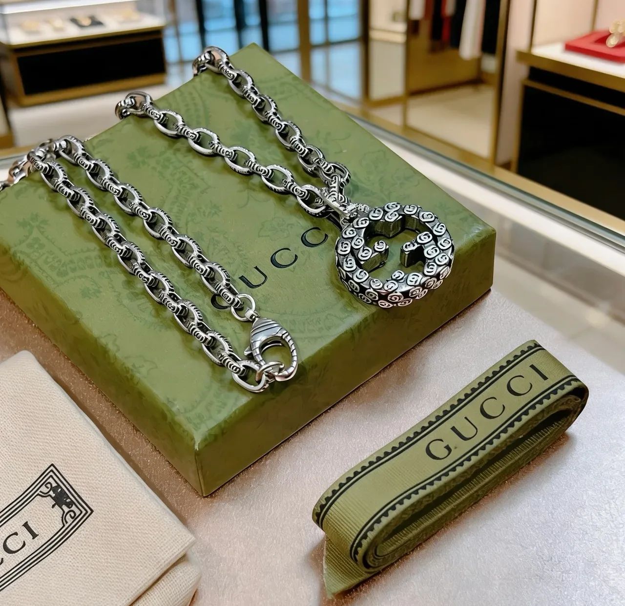 Gucci GG Marmont فضي بيجي قلادة double G متشابكة سلسلة لينك نصية 6