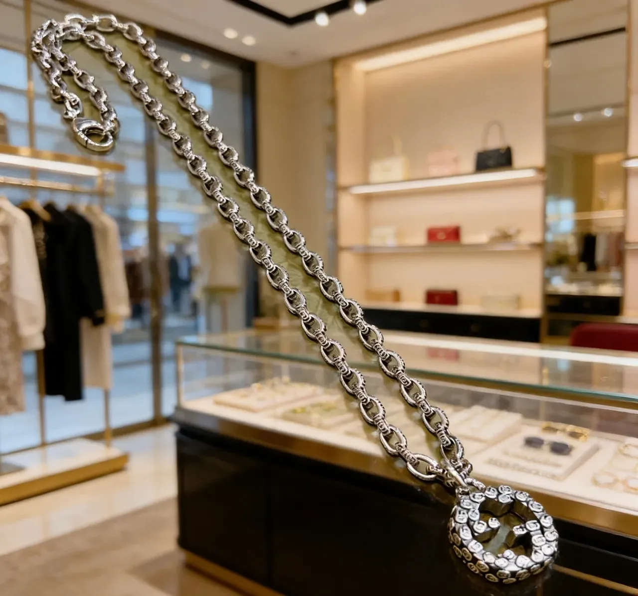 Gucci GG Marmont فضي بيجي قلادة double G متشابكة سلسلة لينك نصية 8