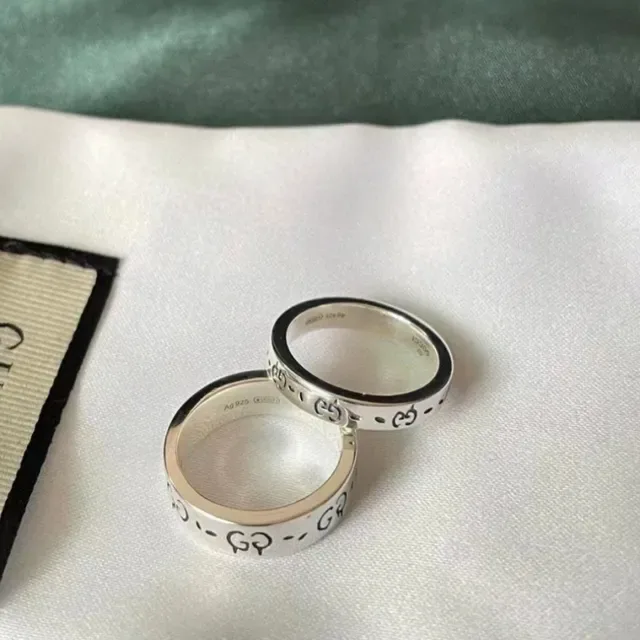 Gucci GG Marmont Silver Beige Interlocking G Motif Engraved Band Ring 4