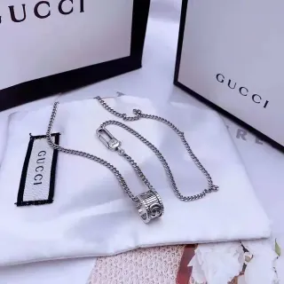 Gucci GG Marmont قلادة سلسلة كيرب فضية بندنت برميل