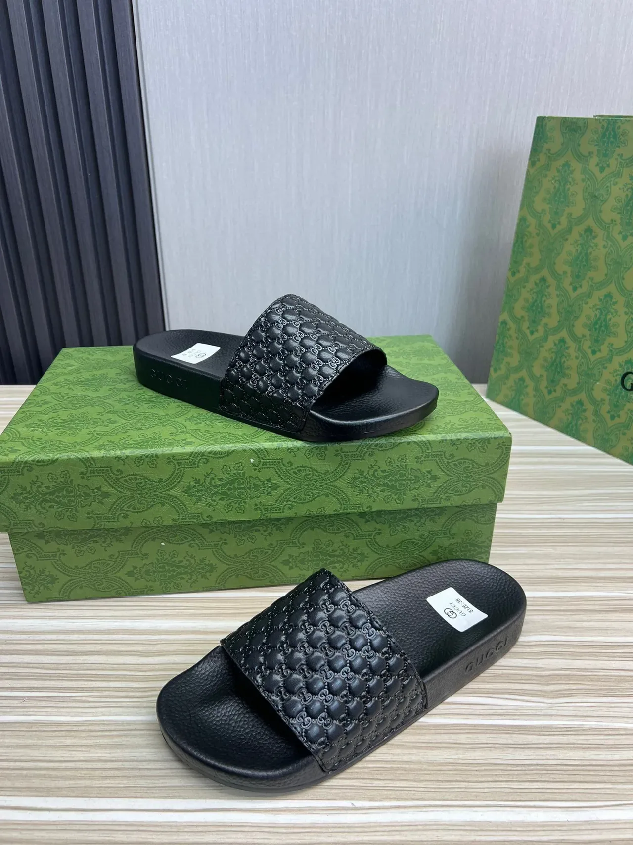 गुच्ची GG मार्मॉन्ट काला क्विल्टेड मॉनोग्राम स्लिपर 7