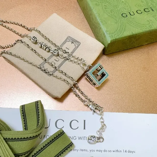 Gucci GG Marmont Turquoise Émaillé Interlocking G Collier avec pendentif 4