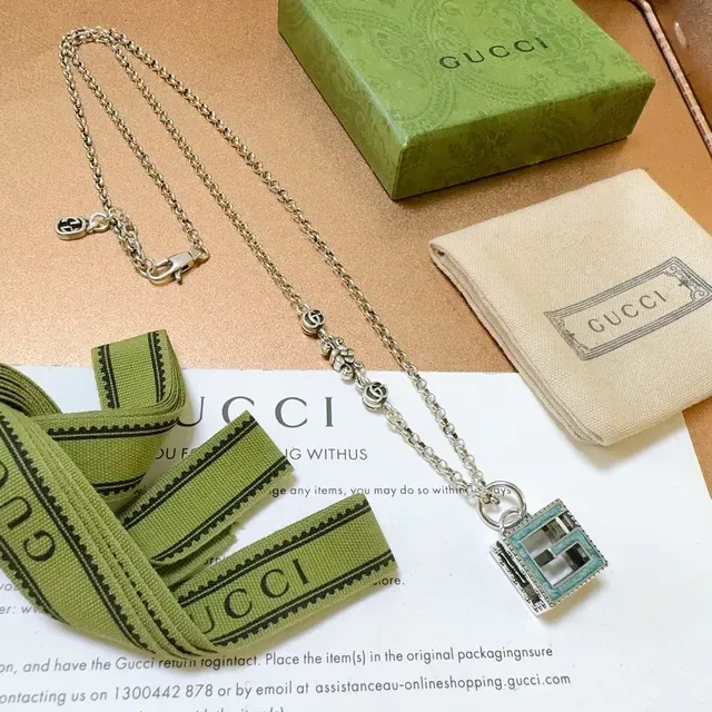 Gucci GG Marmont Turquoise Émaillé Interlocking G Collier avec pendentif 5