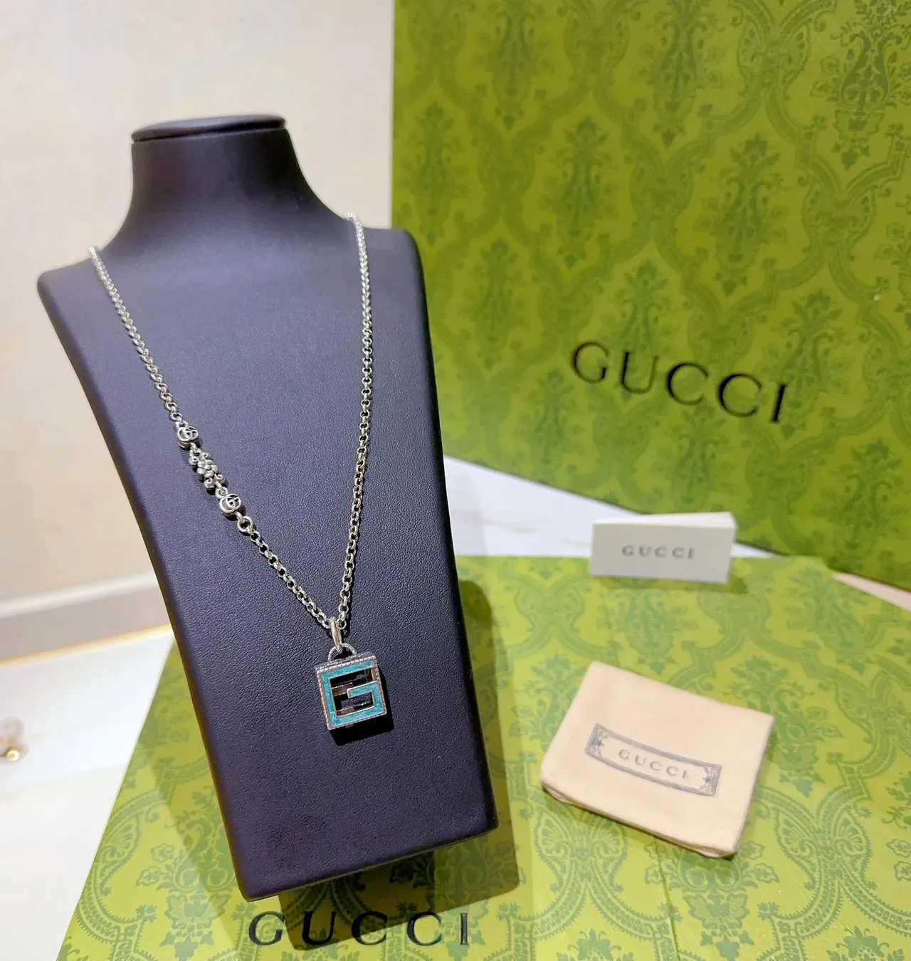 Gucci GG Marmont Turquoise Émaillé Interlocking G Collier avec pendentif 7