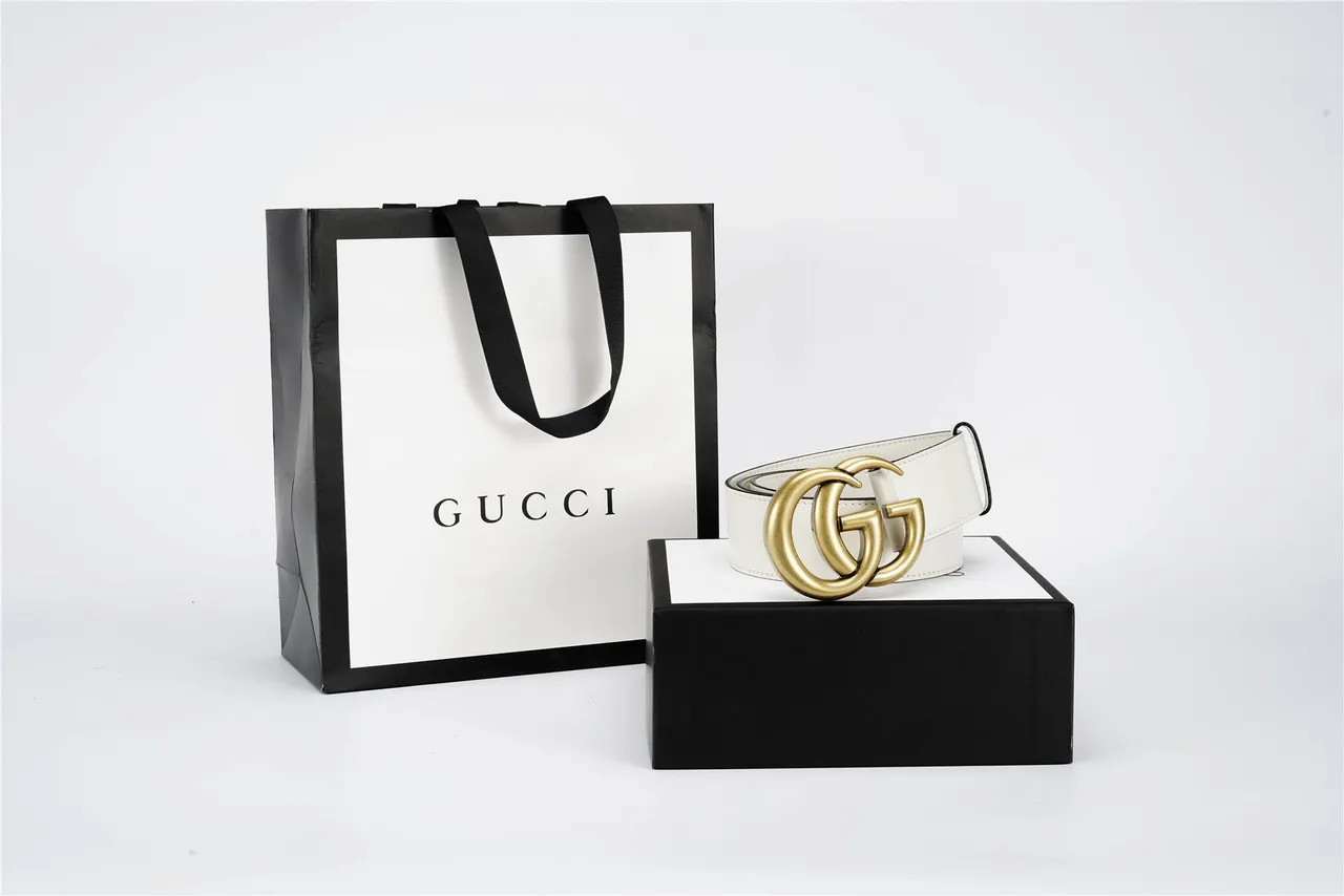 Ceinture Gucci GG Marmont en cuir lisse boucle double G interlocking or blanc 5