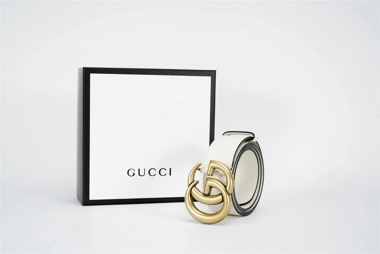Ceinture Gucci GG Marmont en cuir lisse boucle double G interlocking or blanc 6
