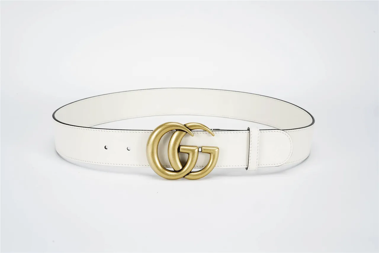 Ceinture Gucci GG Marmont en cuir lisse boucle double G interlocking or blanc 10