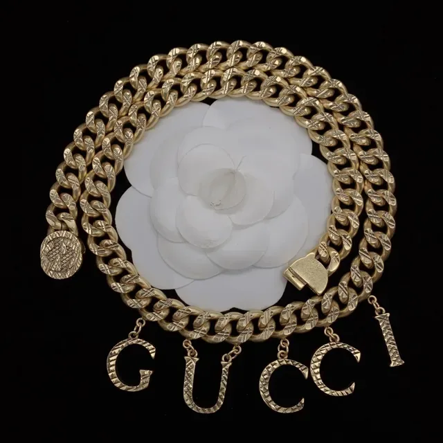 Gucci Gold Chunky Curb-Link Chain Embossed Links Fashion Belt Bag 2
