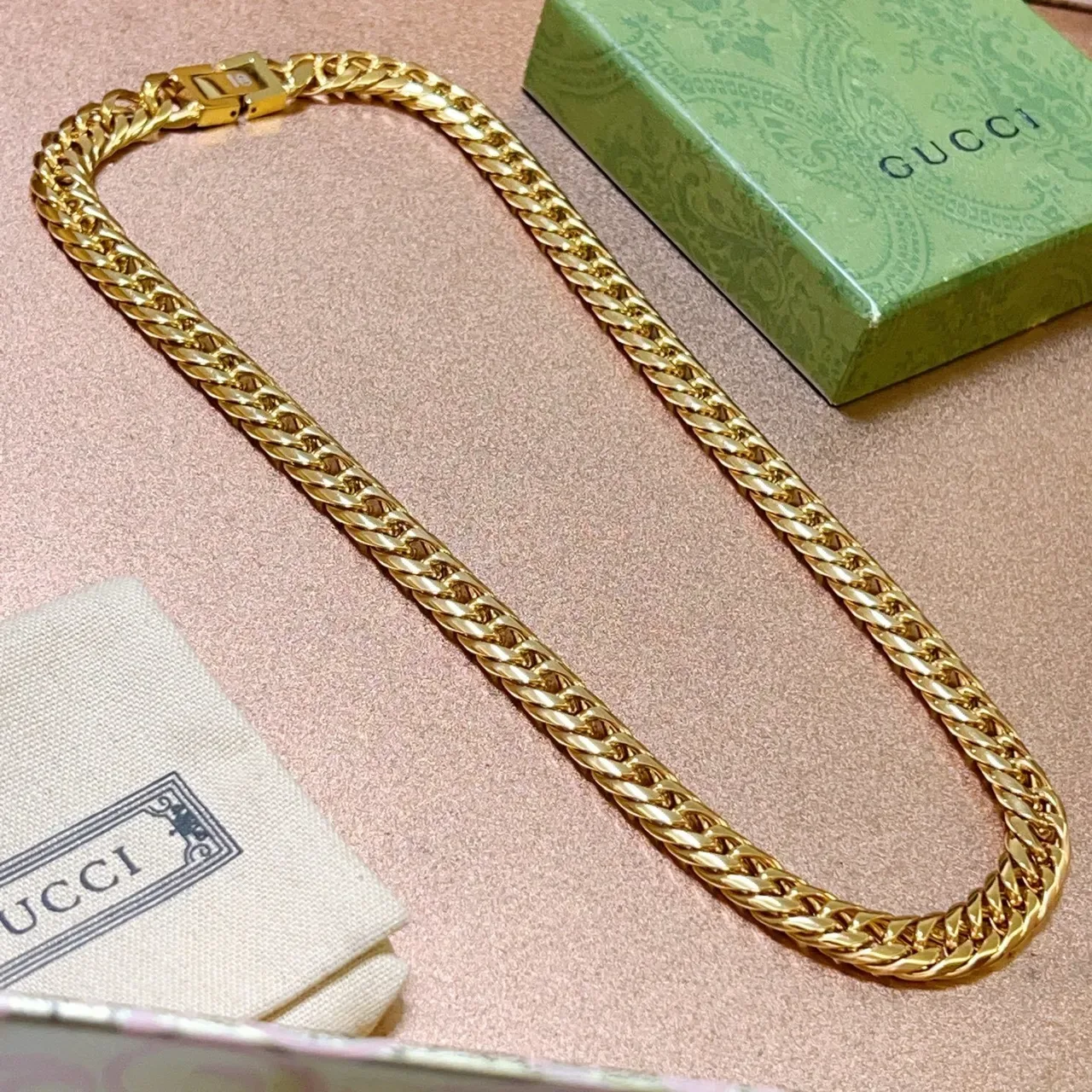 Gucci قلادة Curb-Link ذهبية 4