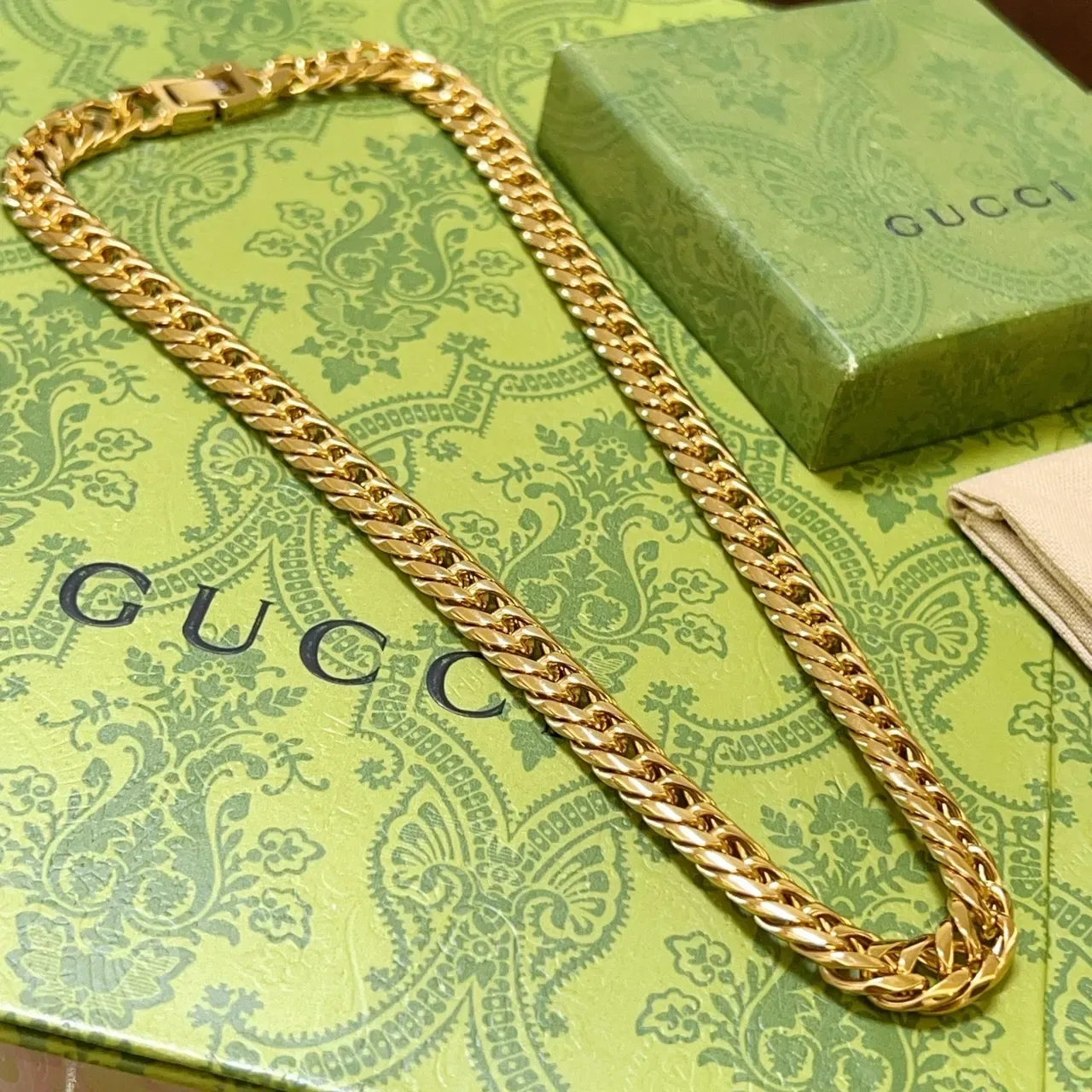 Gucci قلادة Curb-Link ذهبية 7