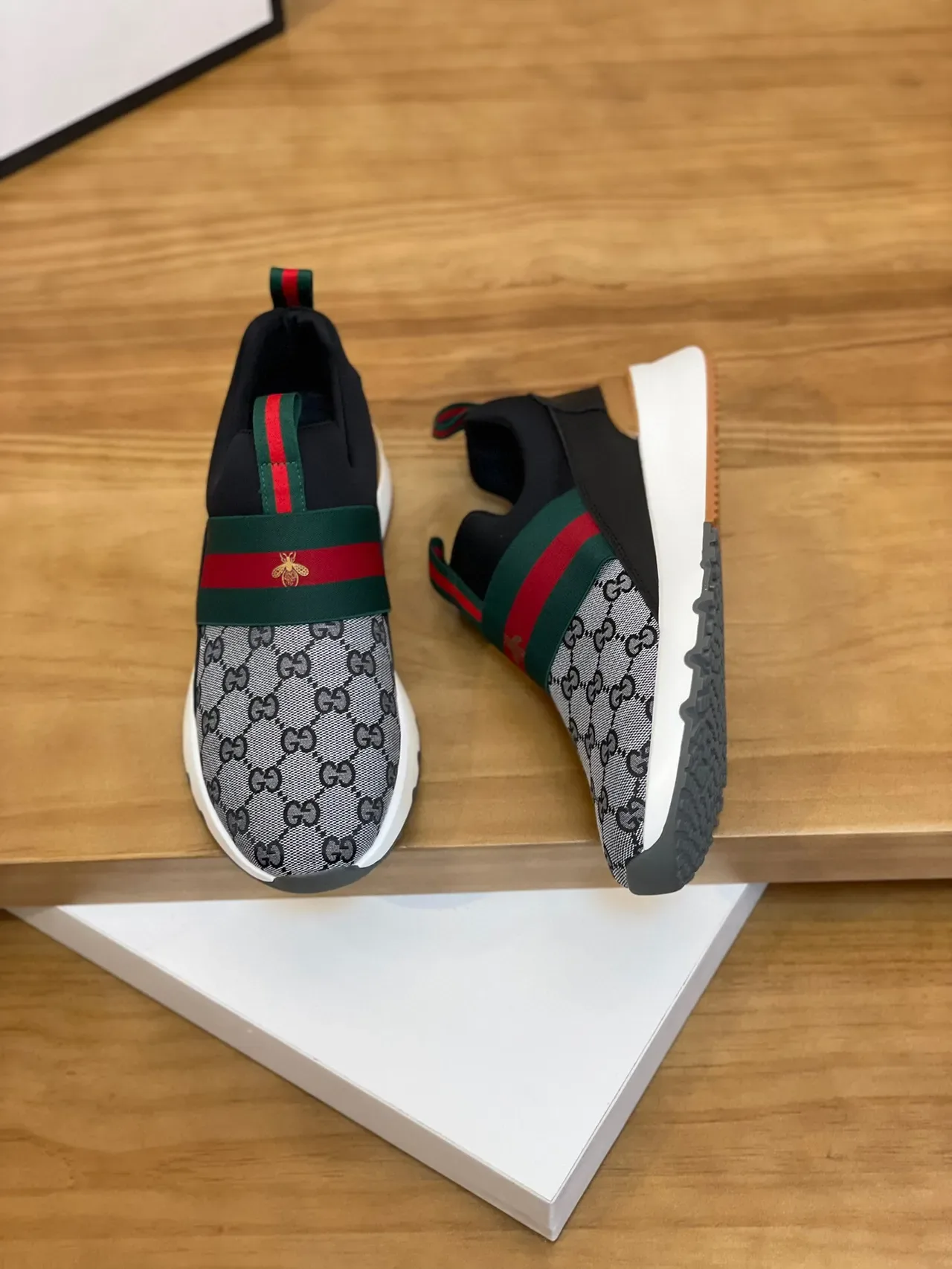 Gucci Cinza Preto Slip-On GG Monograma Lona Tênis Lifestyle 3