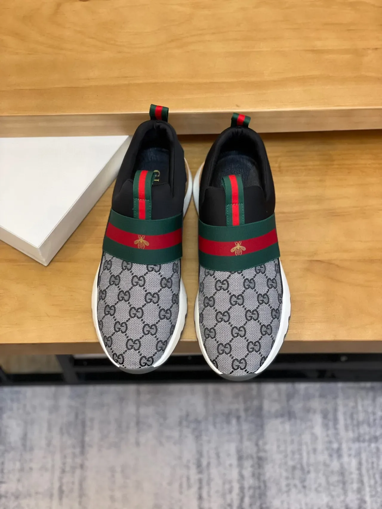 Gucci Cinza Preto Slip-On GG Monograma Lona Tênis Lifestyle 4