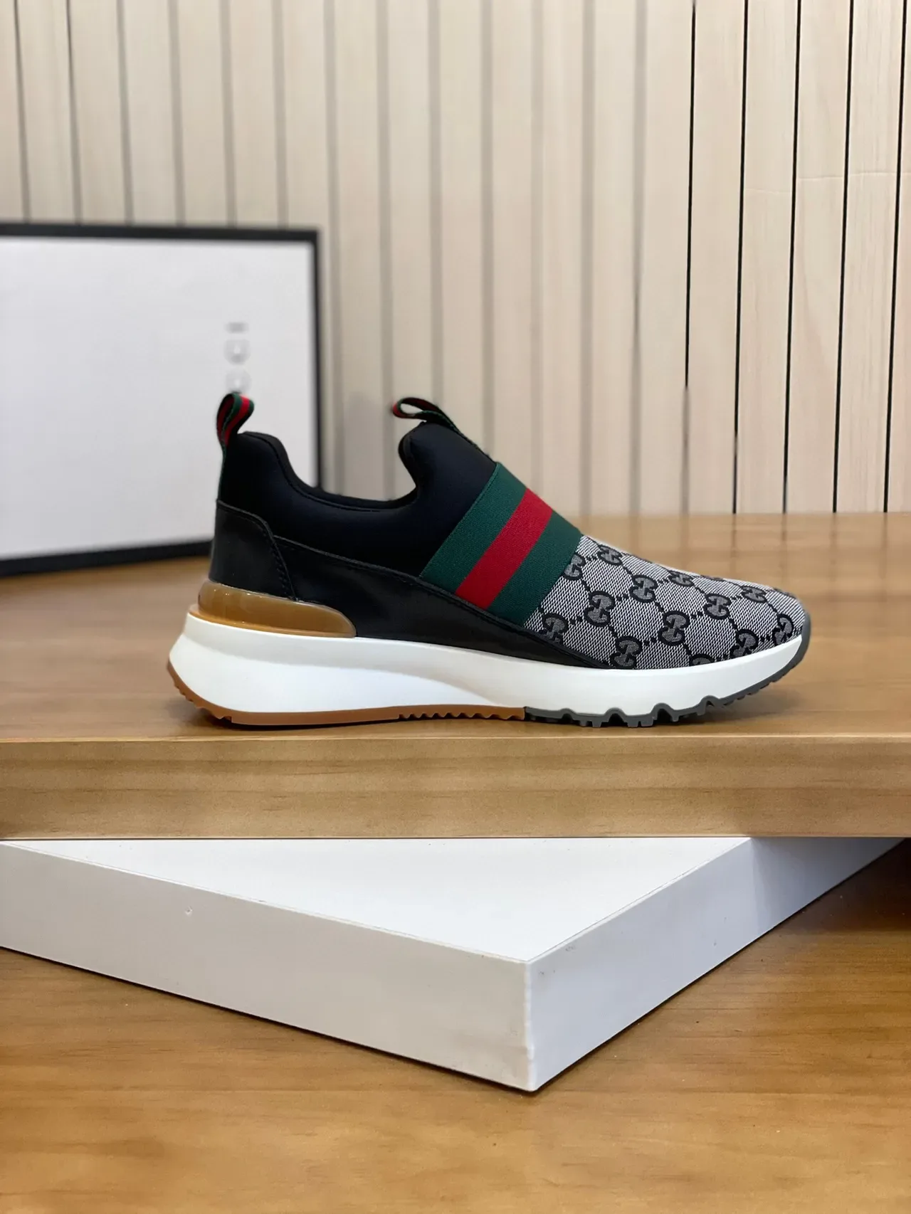 Gucci Cinza Preto Slip-On GG Monograma Lona Tênis Lifestyle 5