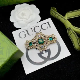 Gucci हरी सोने की धातु इमरल्ड वर्गीय क्रिस्टल ब्रोच