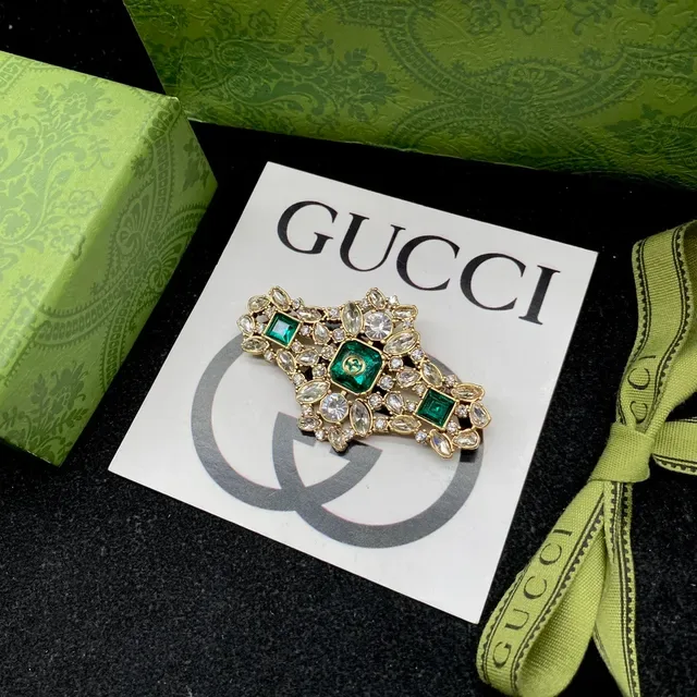 Gucci بروش أخضر ذهبي معدن إميرالد كريستال مربعة 3