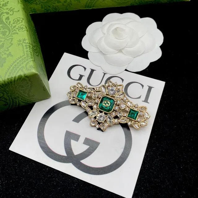 Gucci بروش أخضر ذهبي معدن إميرالد كريستال مربعة 4
