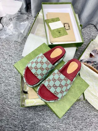 Gucci সবুজ লাল GG Supreme প্রিন্টেড ফ্যাব্রিক প্যাডেড ফুটবেড স্লিপার 2