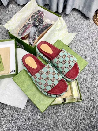 Gucci সবুজ লাল GG Supreme প্রিন্টেড ফ্যাব্রিক প্যাডেড ফুটবেড স্লিপার 3