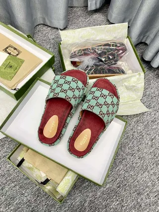 Gucci সবুজ লাল GG Supreme প্রিন্টেড ফ্যাব্রিক প্যাডেড ফুটবেড স্লিপার 5