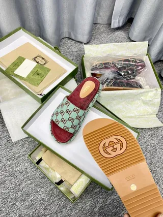 Gucci সবুজ লাল GG Supreme প্রিন্টেড ফ্যাব্রিক প্যাডেড ফুটবেড স্লিপার 6
