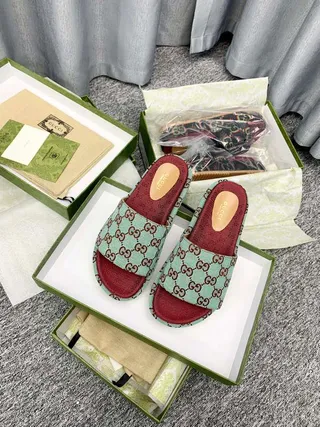 Gucci সবুজ লাল GG Supreme প্রিন্টেড ফ্যাব্রিক প্যাডেড ফুটবেড স্লিপার 9