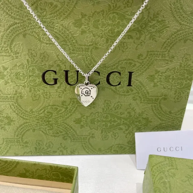 Gucci Green Silver Heart-Shaped Pendant Interlocking G Motif Necklace 2