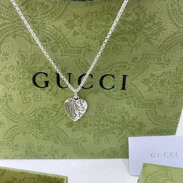 Gucci Green Silver Heart-Shaped Pendant Interlocking G Motif Necklace 3