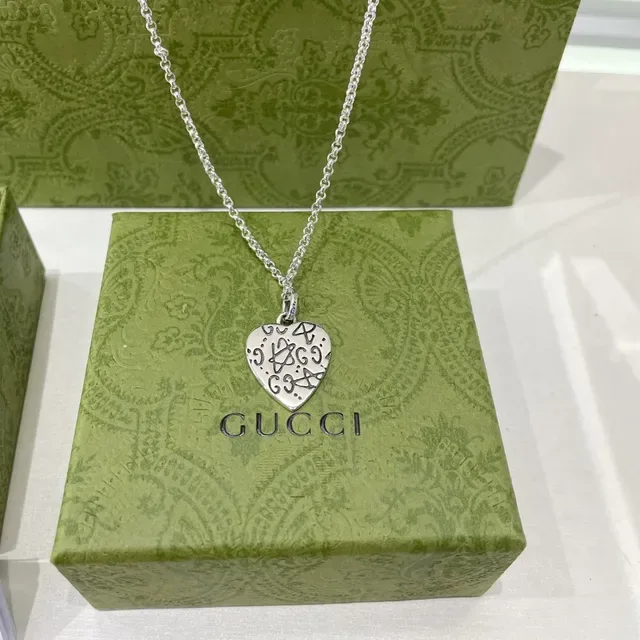 Gucci Green Silver Heart-Shaped Pendant Interlocking G Motif Necklace 6