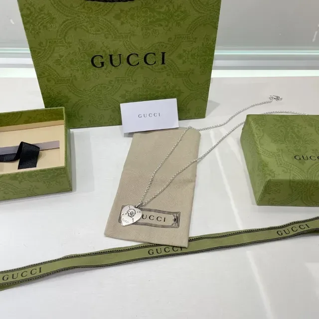 Gucci Green Silver Heart-Shaped Pendant Interlocking G Motif Necklace 7