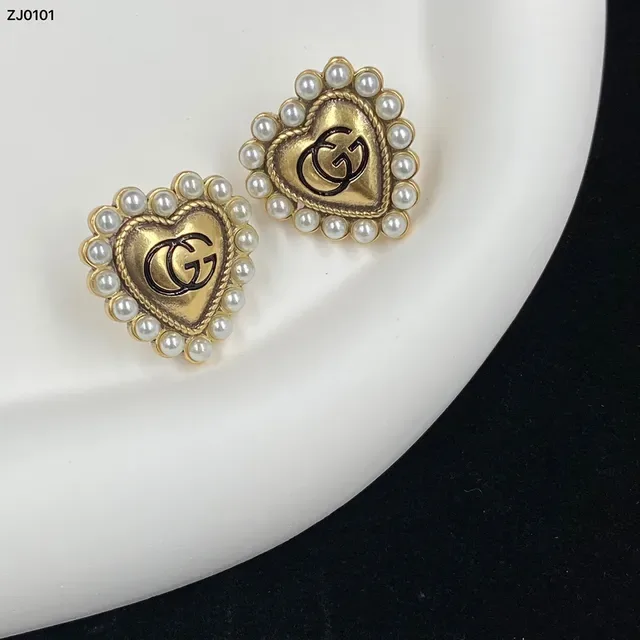 Gucci Heart Pearl-Trimmed GG Logo Stud Earrings 2
