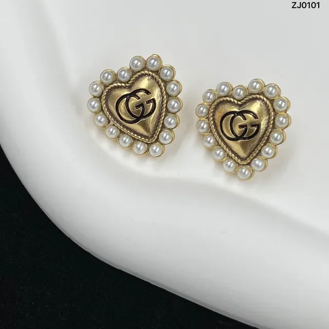 Gucci Heart Pearl-Trimmed GG Logo Stud Earrings 3