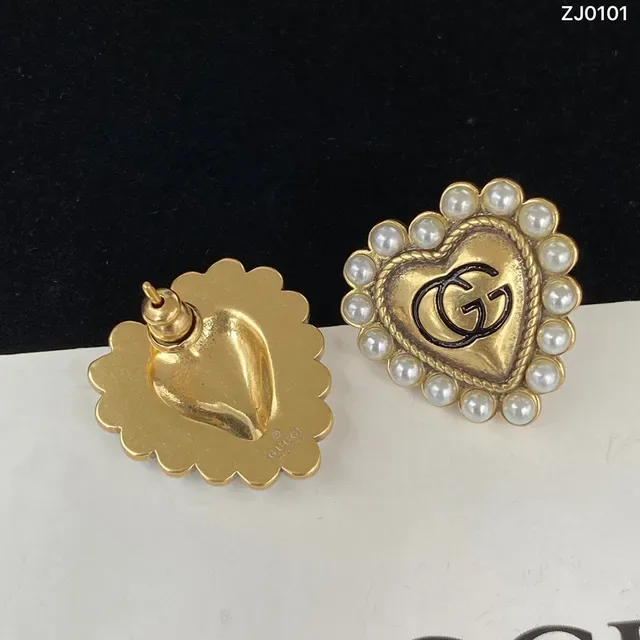 Gucci Heart Pearl-Trimmed GG Logo Stud Earrings 4