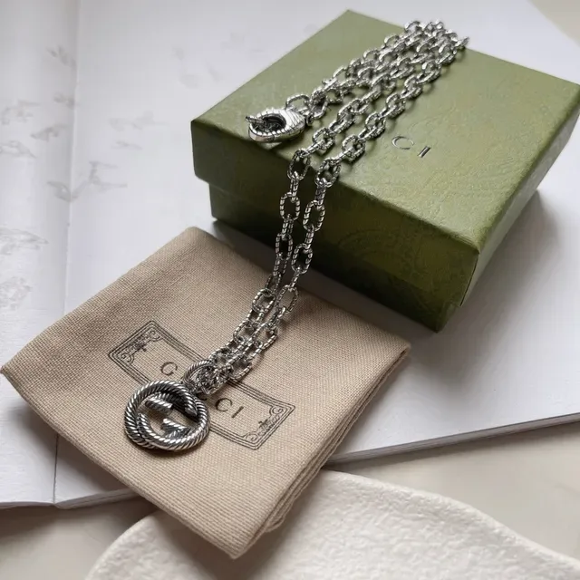 قلادة Gucci Horsebit 1955 سلسلة Twisted Rope فضي بيج Interlocking G 5