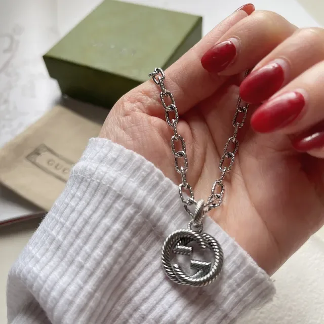 قلادة Gucci Horsebit 1955 سلسلة Twisted Rope فضي بيج Interlocking G 6