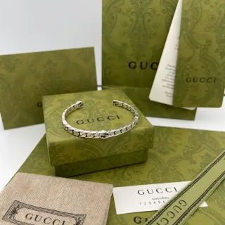 Gucci Interlocking G Chain-Link Open Cuff Bracelet