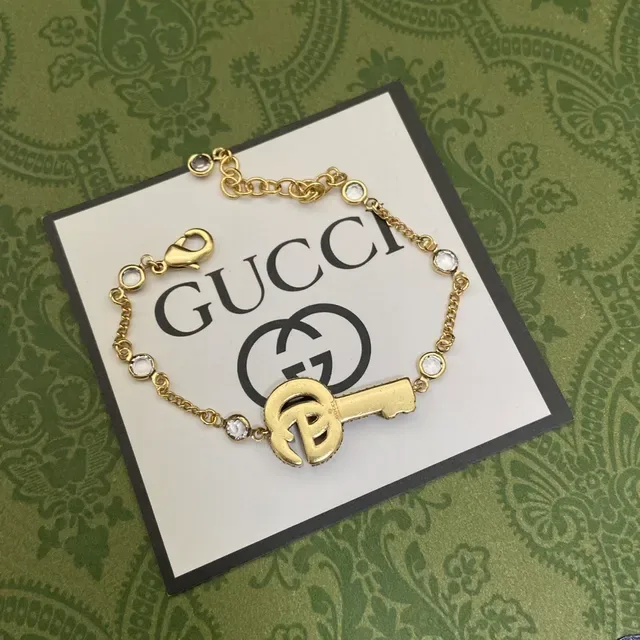 Gucci Interlocking G Crystal-Embellished Gold-Tone Chain Bracelet 3