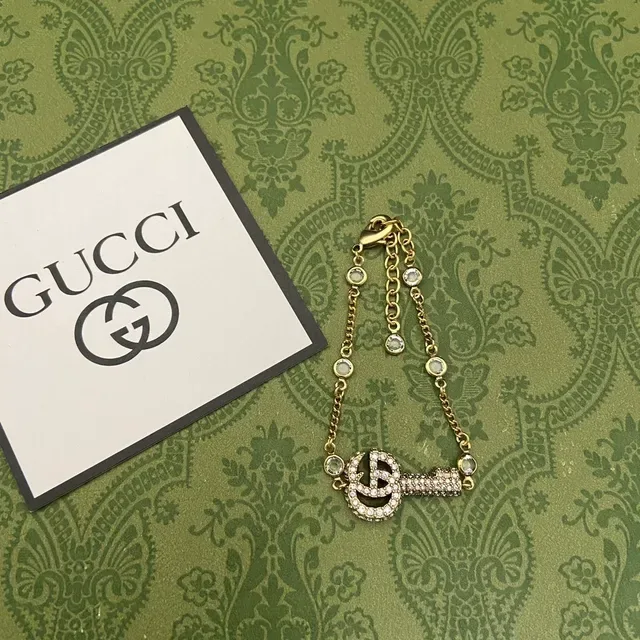 Gucci Interlocking G Crystal-Embellished Gold-Tone Chain Bracelet 4