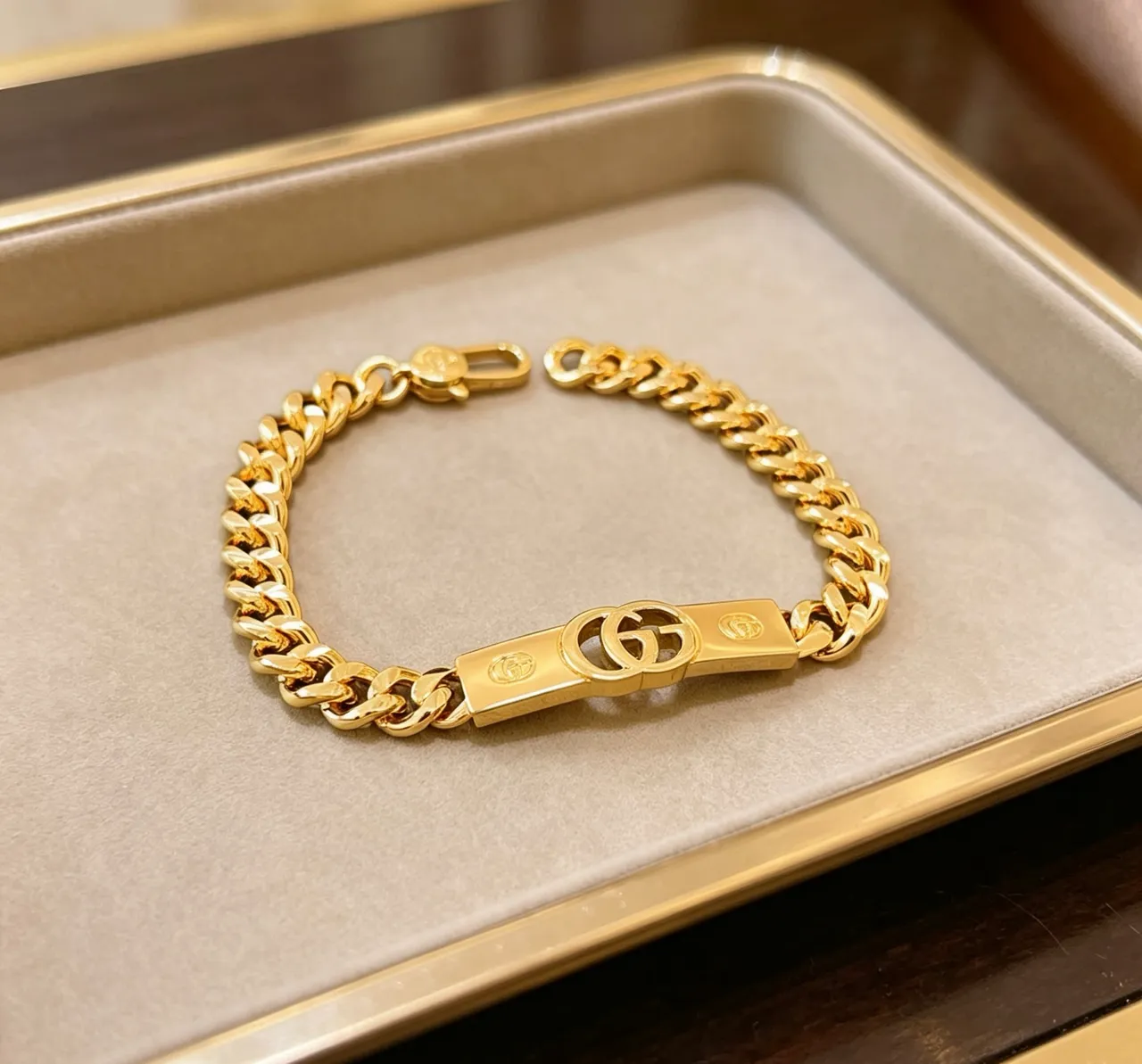 Gucci Interlocking G Gold-Tone Curb-Link Bracelet 2