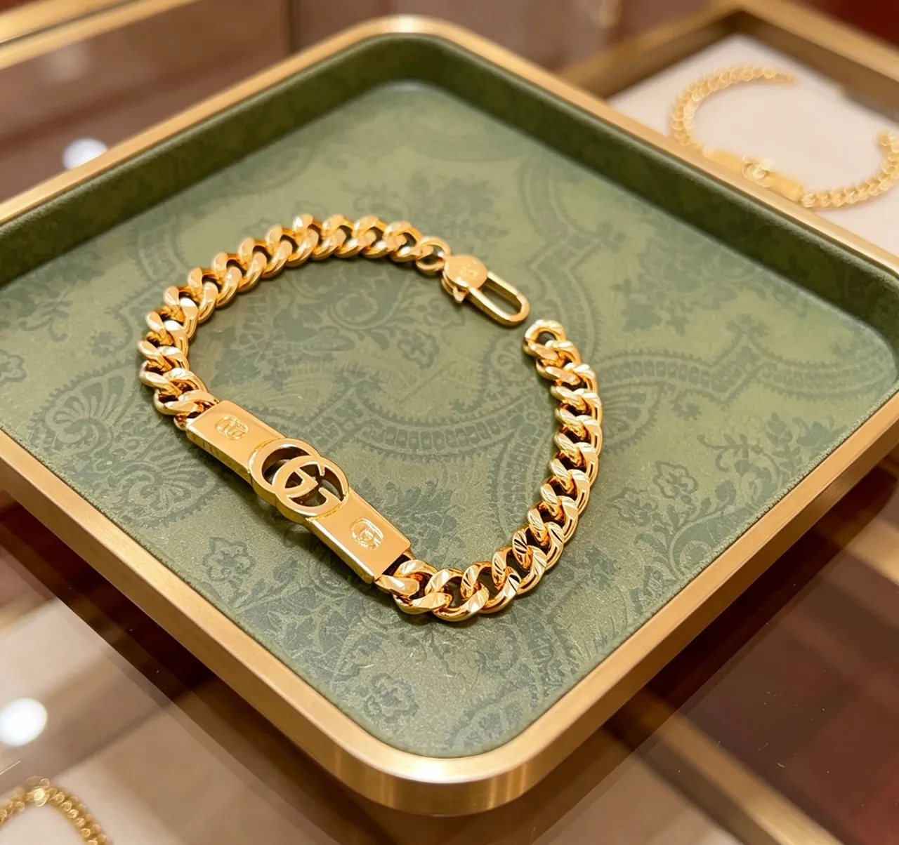 Gucci Interlocking G Gold-Tone Curb-Link Bracelet 4