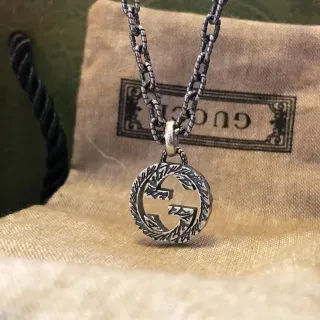Gucci Interlocking G Laurel Wreath Pendant Necklace