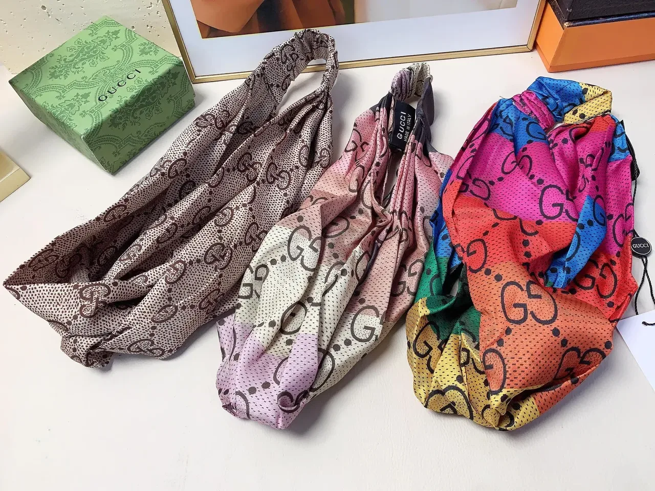 Gucci GG Interlocking Monogram وشاح حريري 1