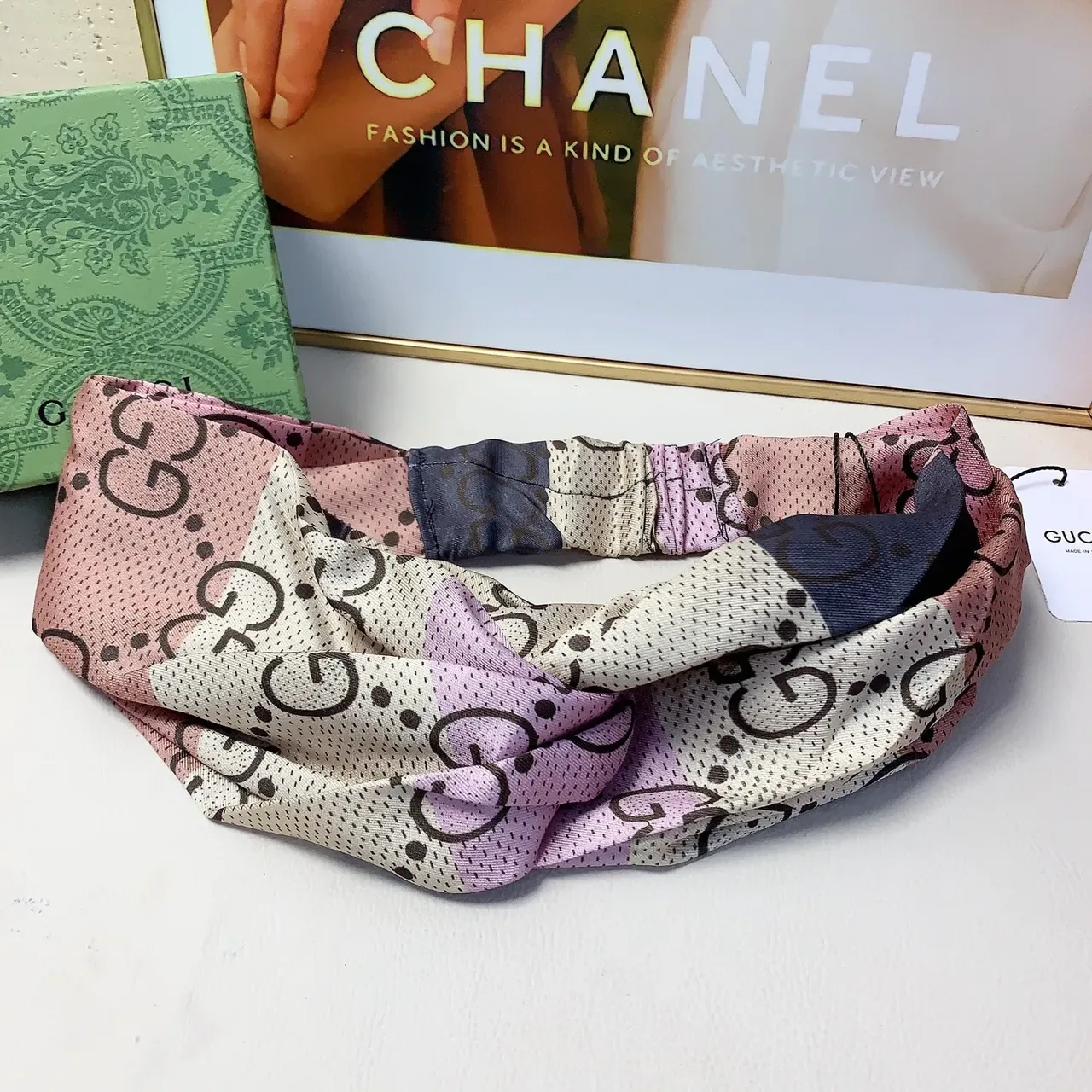 Gucci GG Interlocking Monogram وشاح حريري 7
