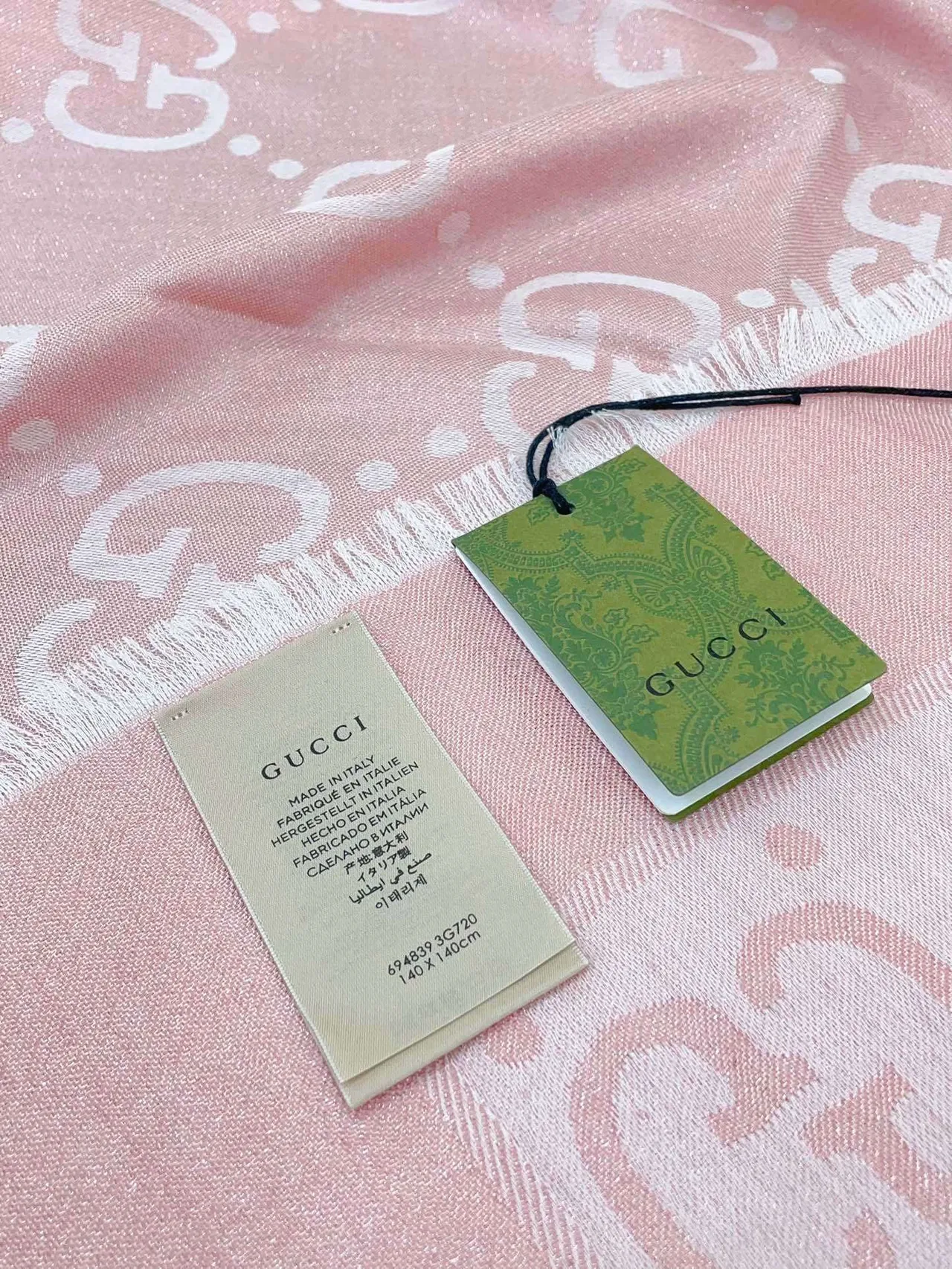Écharpe Gucci à Imprimé Monogram Rose Frangée en Soie 9
