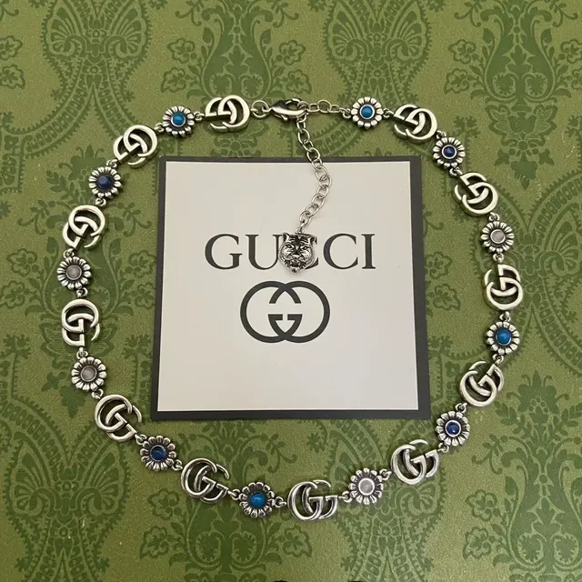 Colar Gucci Ophidia Dourado e Prateado com links GG interligados e motivos florais de margarida 5