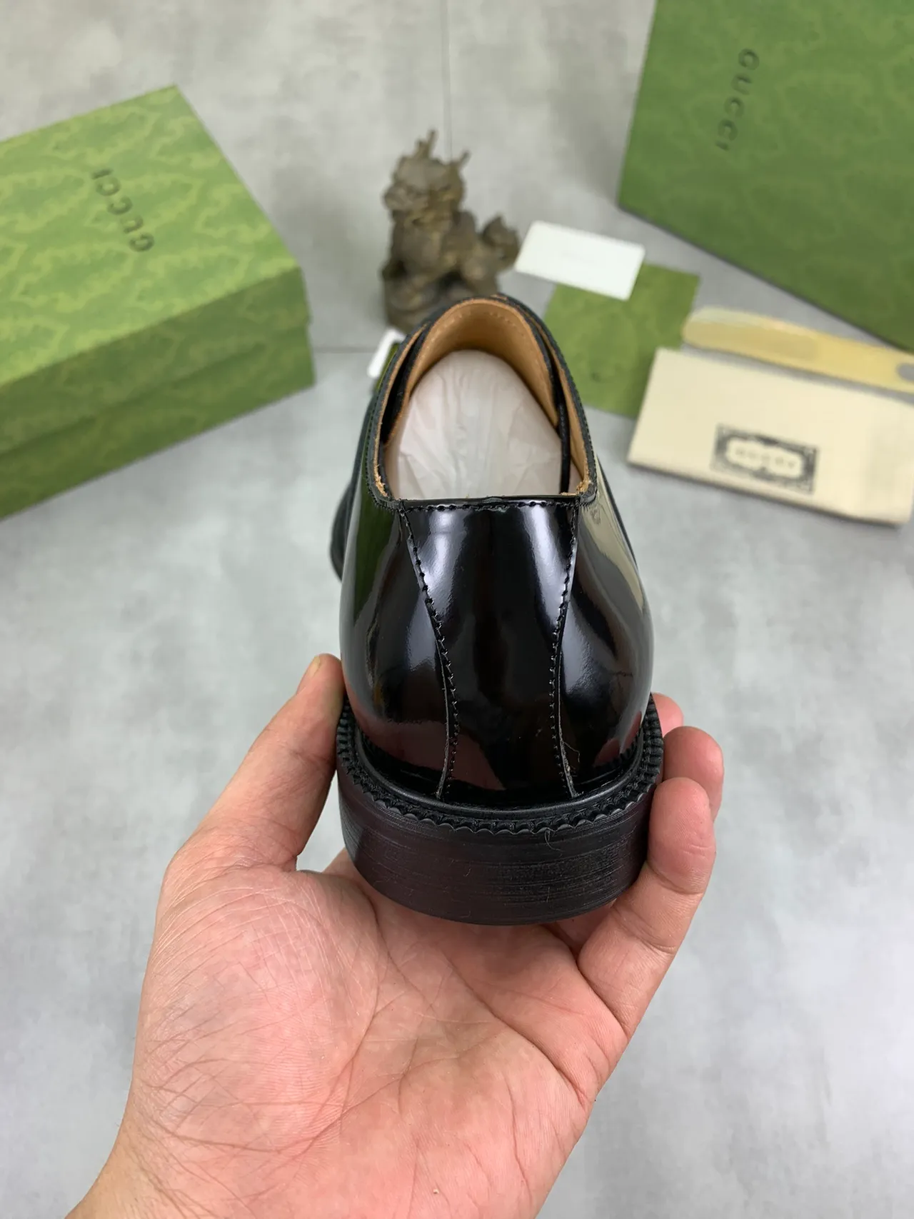Gucci Oxford chaussuress en cuir noir et marron à haute brillance bout à cap Oxford 3