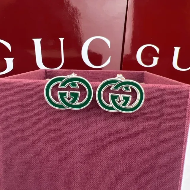 Gucci Boucles d'oreilles Interlocking GG Logo Émaillées Rouge et Vert 4