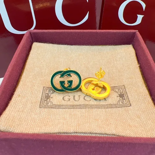 Gucci Boucles d'oreilles Interlocking GG Logo Émaillées Rouge et Vert 7