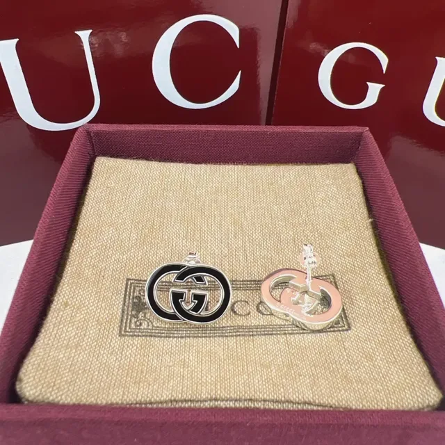 Gucci Boucles d'oreilles Interlocking GG Logo Émaillées Rouge et Vert 8