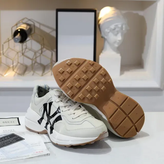 Gucci Screener Beige Noir Semelle chunky Partie supérieure en cuir en couches Sneakers lifestyle 2